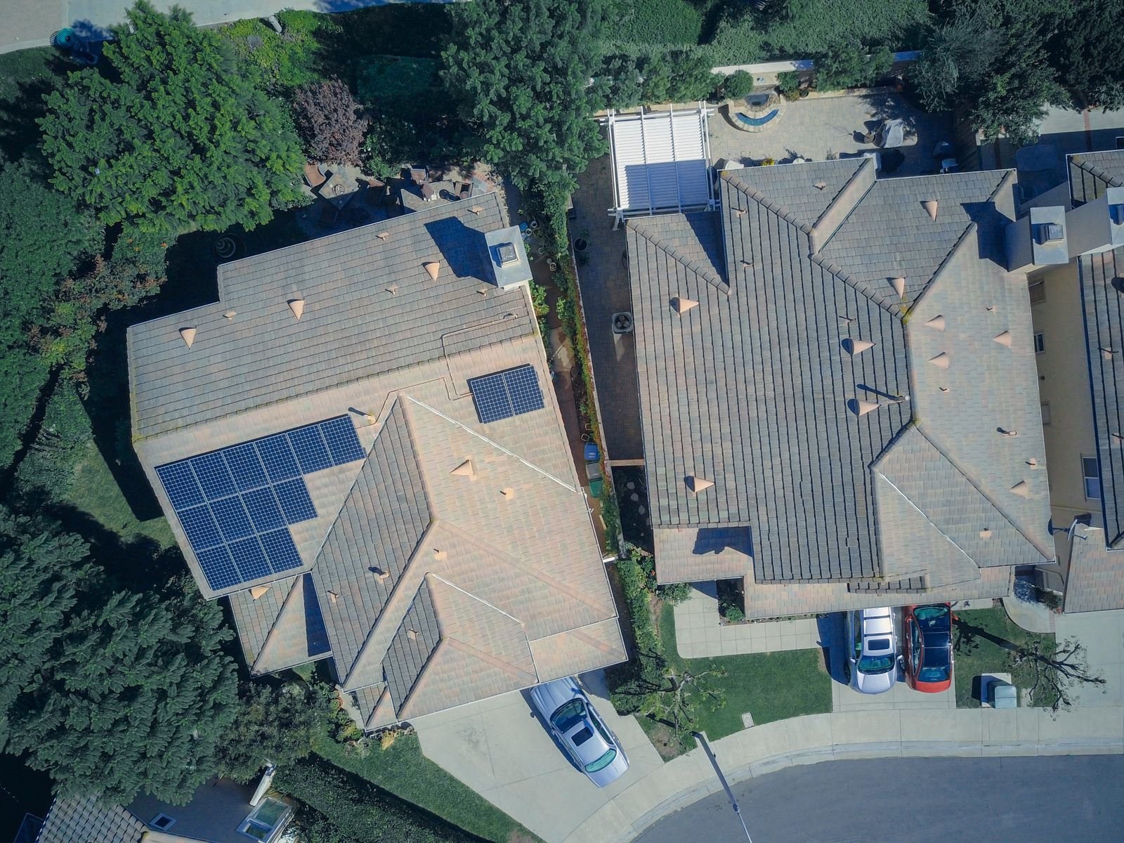 Roof photograph: Kindel Media / Pexels. Illustrative stock; not inspection findings.