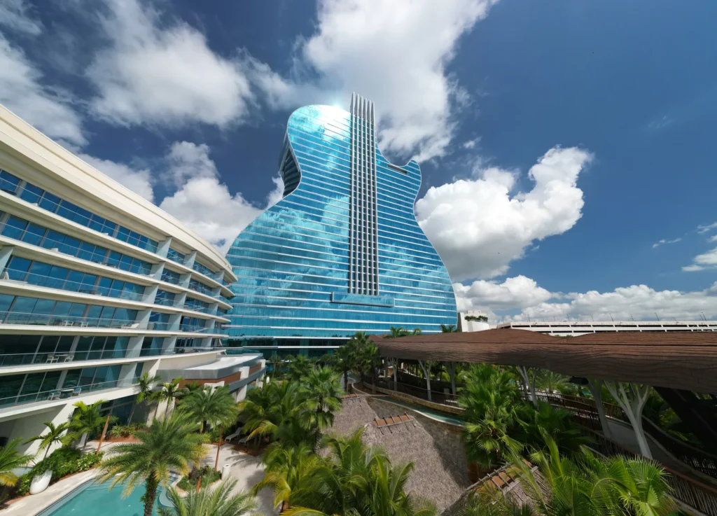 Architectural view of a curved hotel building